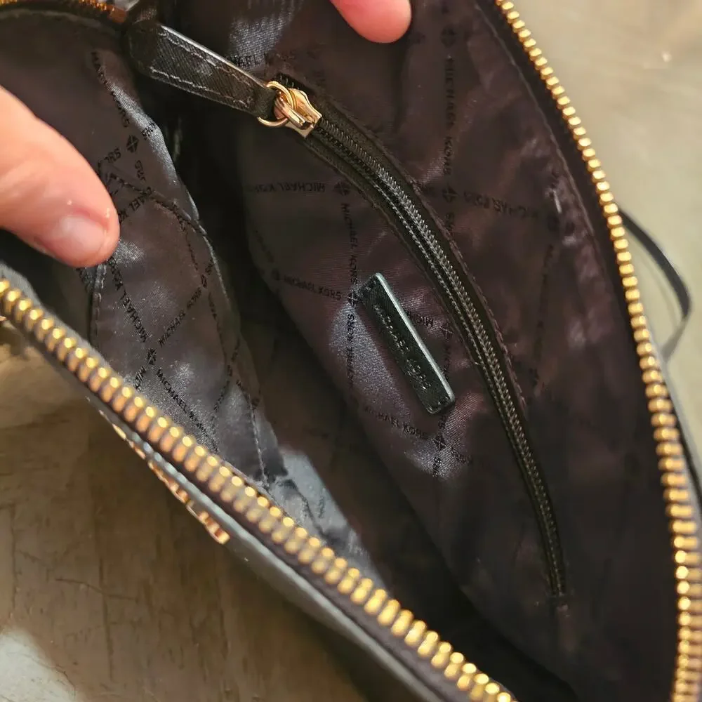 Michael Kors Cindy Dome Crossbody Bag‎ Saffiano Leather 38S9XCPC3L Black